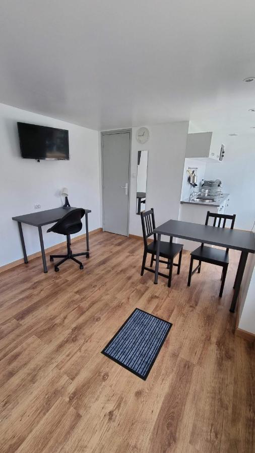 Studio En Rez-De-Chaussee - Le Petit Chateau Avesnois - Tv - Wifi - Logement Entier Avesnes-sur-Helpe Buitenkant foto