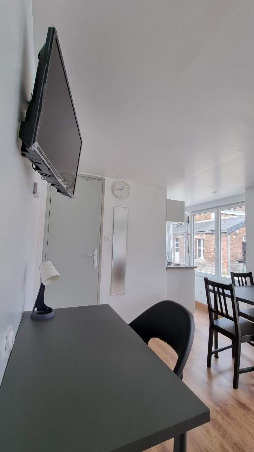 Studio En Rez-De-Chaussee - Le Petit Chateau Avesnois - Tv - Wifi - Logement Entier Avesnes-sur-Helpe Buitenkant foto