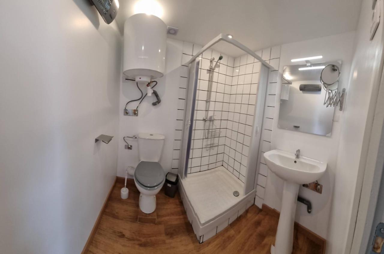 Studio En Rez-De-Chaussee - Le Petit Chateau Avesnois - Tv - Wifi - Logement Entier Avesnes-sur-Helpe Buitenkant foto